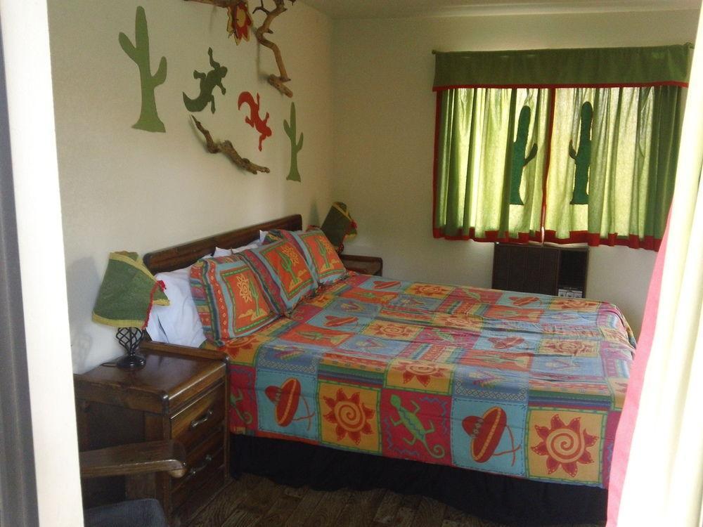 Bonnie Springs Ranch Motel Blue Diamond Bagian luar foto