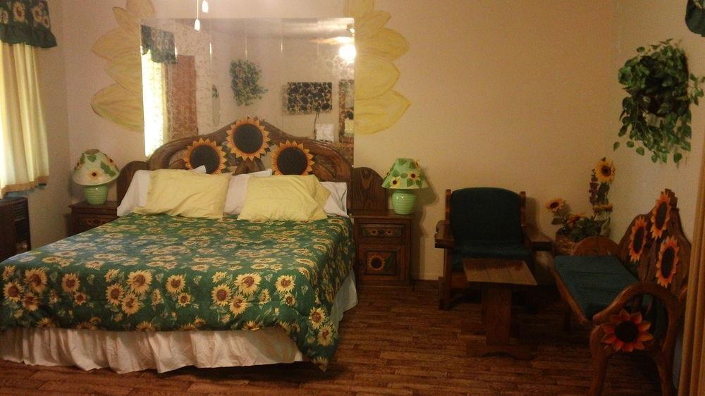 Bonnie Springs Ranch Motel Blue Diamond Bagian luar foto
