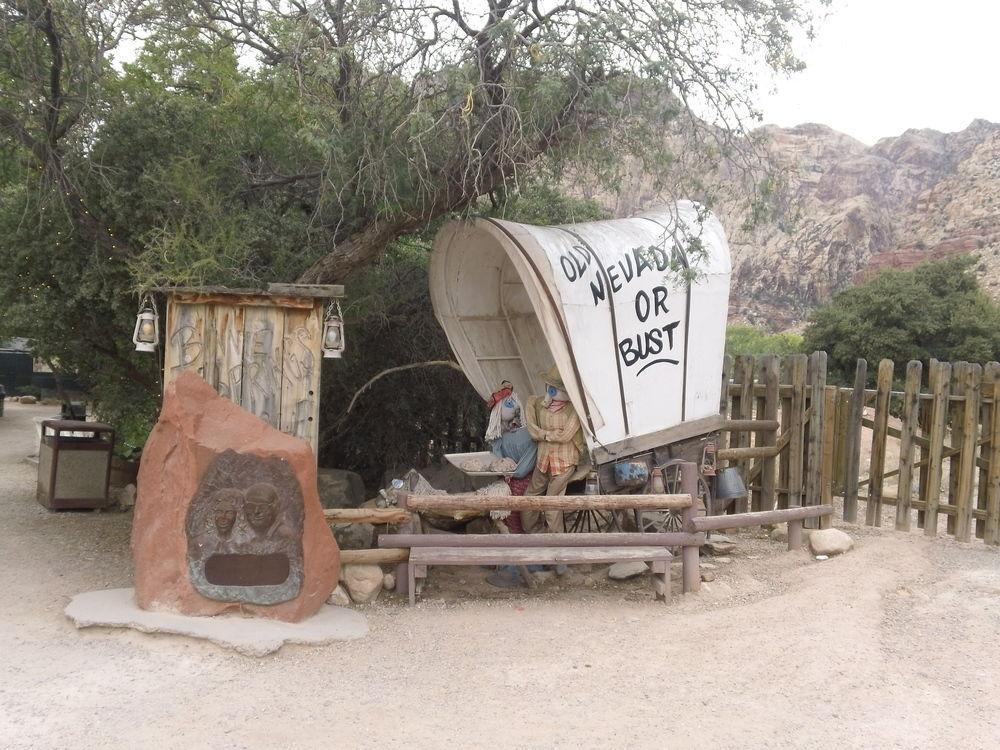 Bonnie Springs Ranch Motel Blue Diamond Bagian luar foto