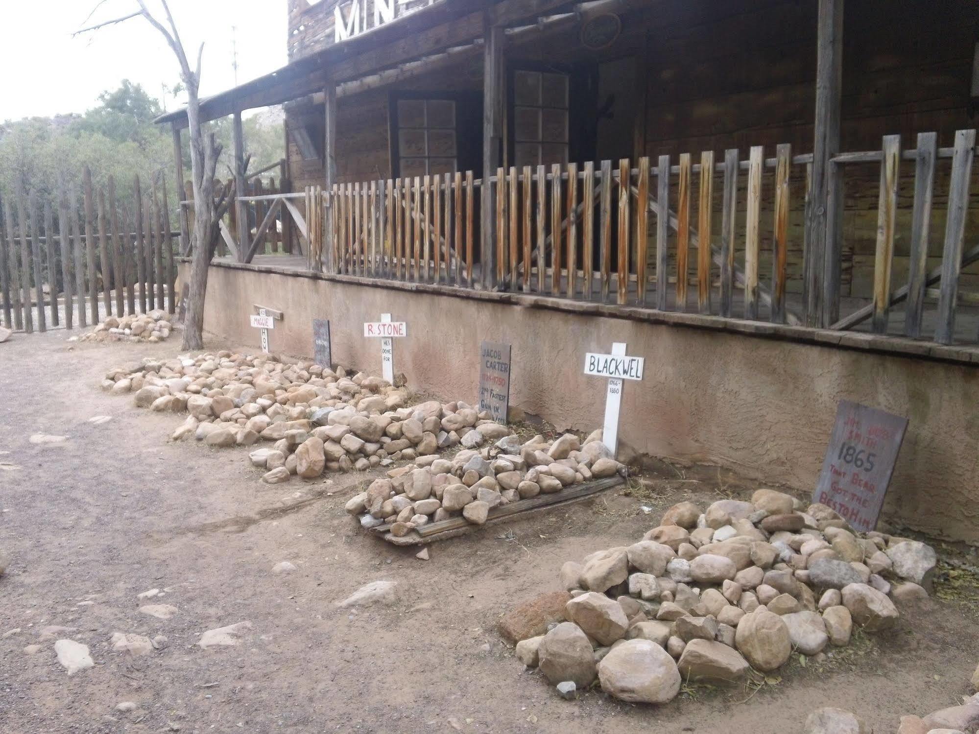 Bonnie Springs Ranch Motel Blue Diamond Bagian luar foto