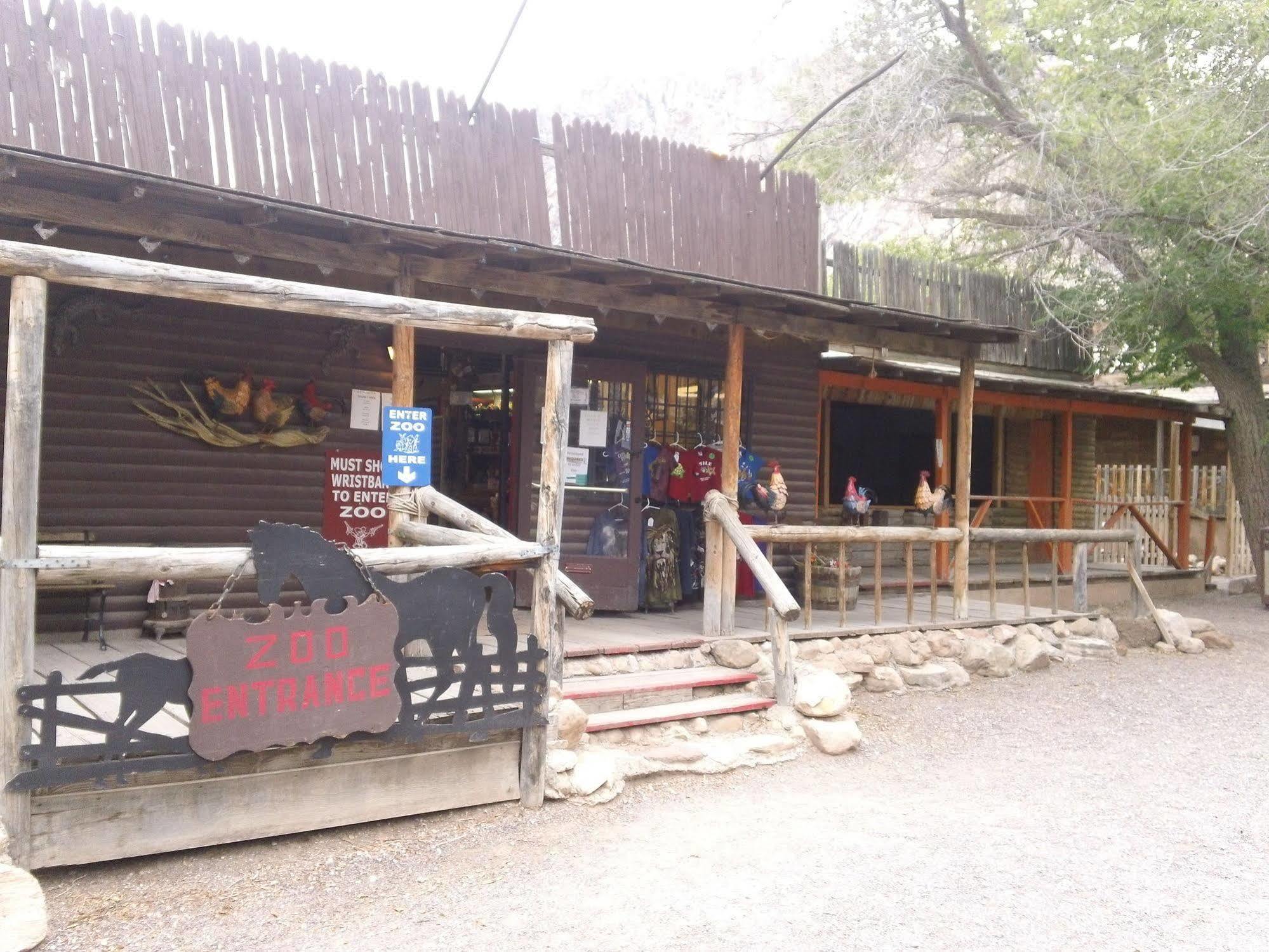 Bonnie Springs Ranch Motel Blue Diamond Bagian luar foto
